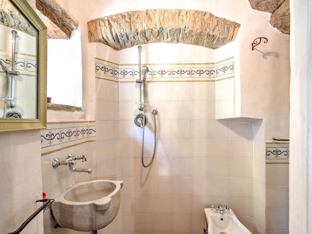 Tuscan Hideaway With Pool