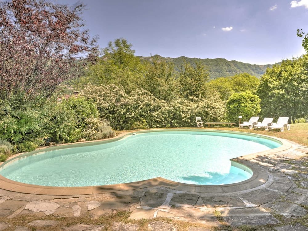 Tuscan Hideaway With Pool