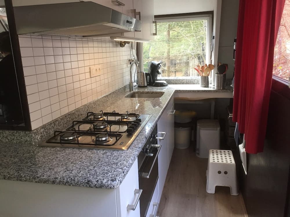 Quaint Chalet in Petithan With Roofed Pool