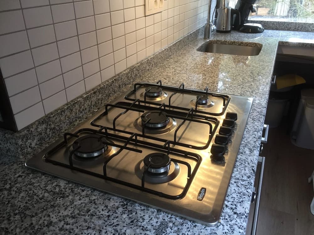 Quaint Chalet in Petithan With Roofed Pool