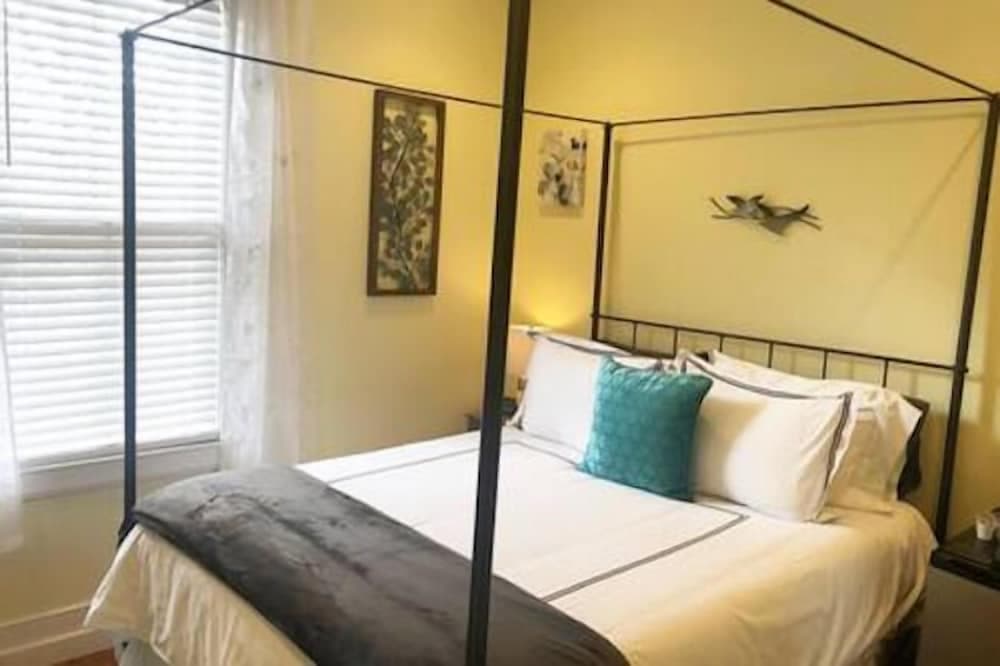 Luxurious Private Suites in Downtown Charleston