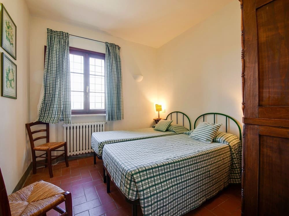 Belvilla by OYO Lavish Farmhouse With Fireplace