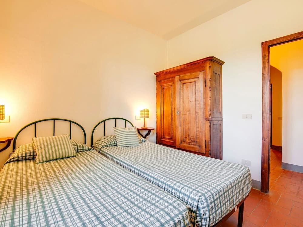 Belvilla by OYO Lavish Farmhouse With Fireplace