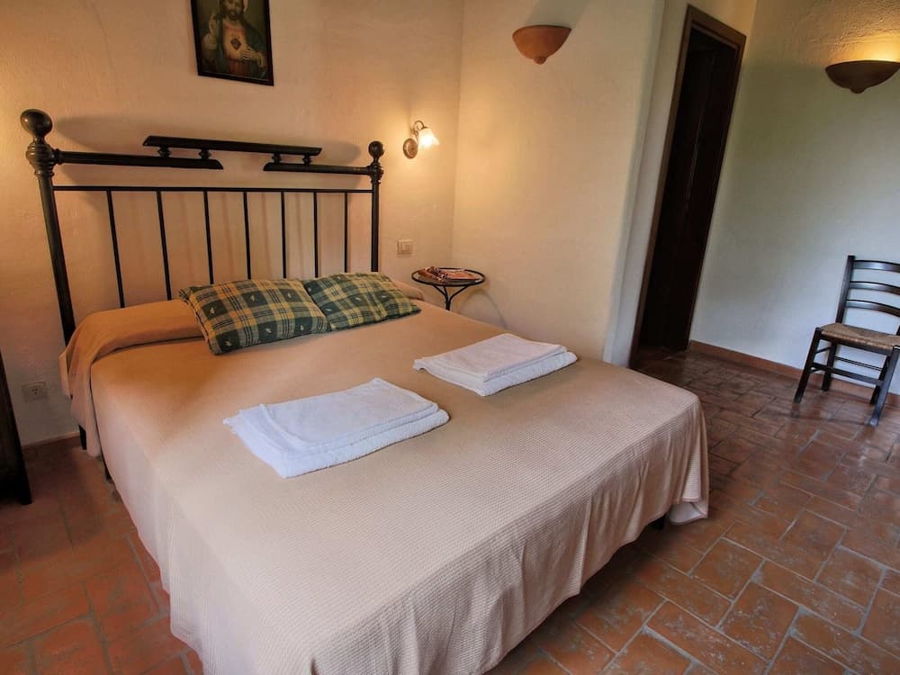 Farmhouse in Proceno With Pool Views