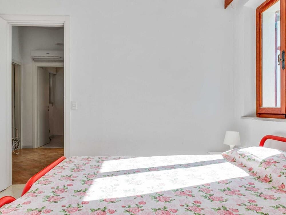 Appealing Holiday Home With Garden, Fireplace and Parking