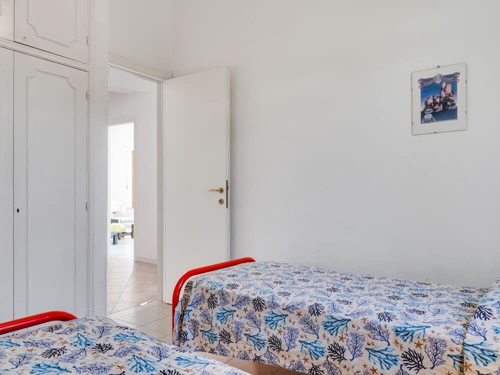 Appealing Holiday Home With Garden, Fireplace and Parking