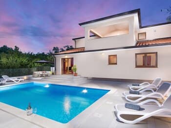 Amazing Holiday Home With Private Pool & Roof Terrace