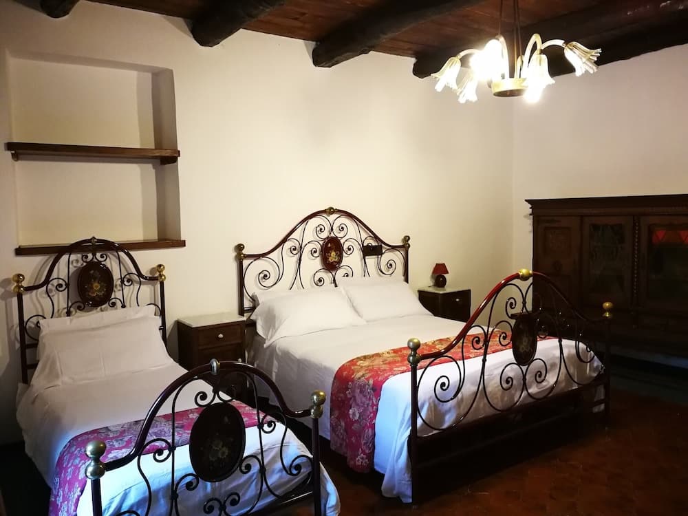 Charming Villa in Maida With Pool & Garden