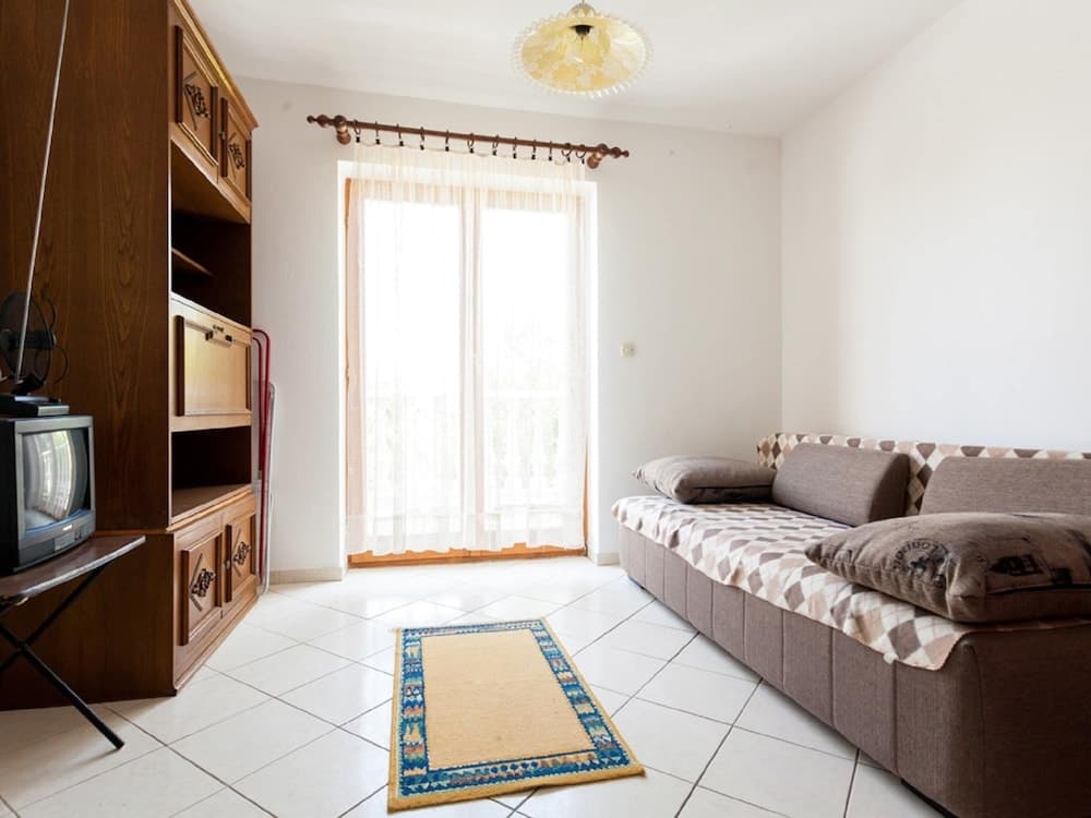 Nice Apartment With Terrace Near the Beach