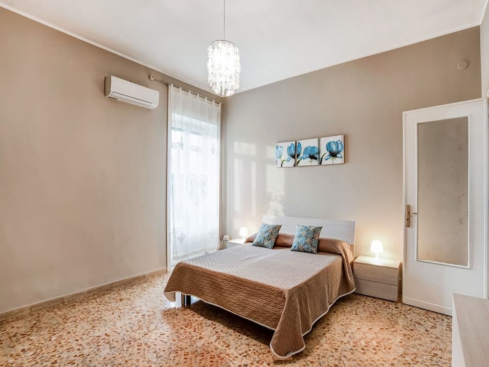 City Apartment w/ Balcony