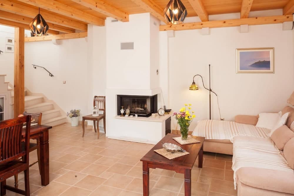 Luxurious Holiday Home in Makarska with Hot Tub