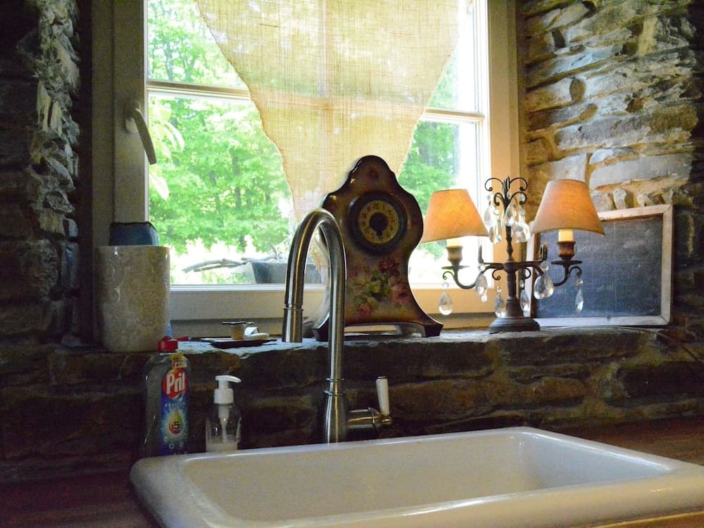 Cottage With Foosball & Garden