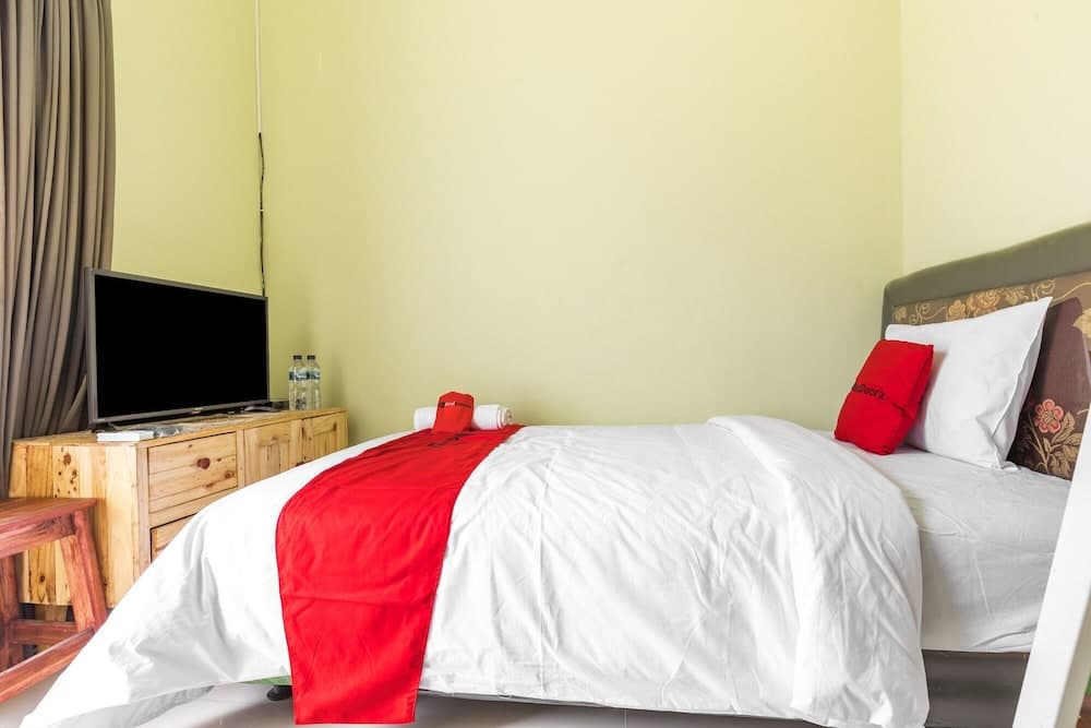 RedDoorz Syariah near Suncity Mall Sidoarjo