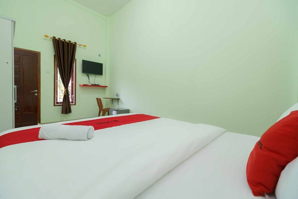 RedDoorz Syariah near Muara Enim Train Station