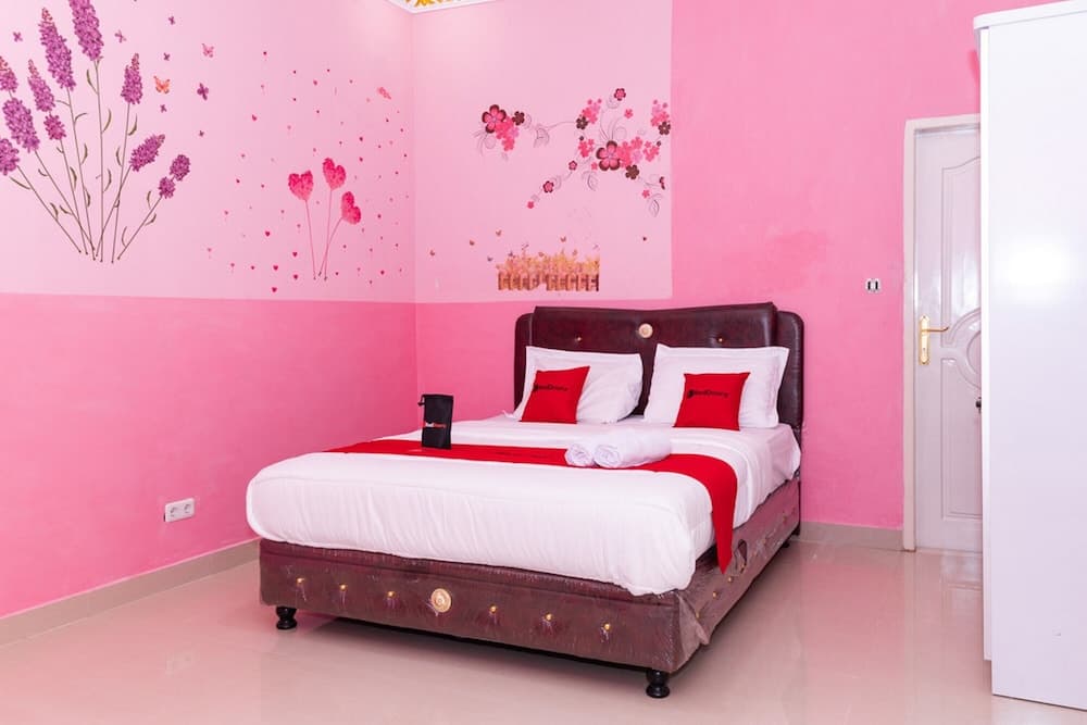 RedDoorz Premium @ Sea Residence Manado