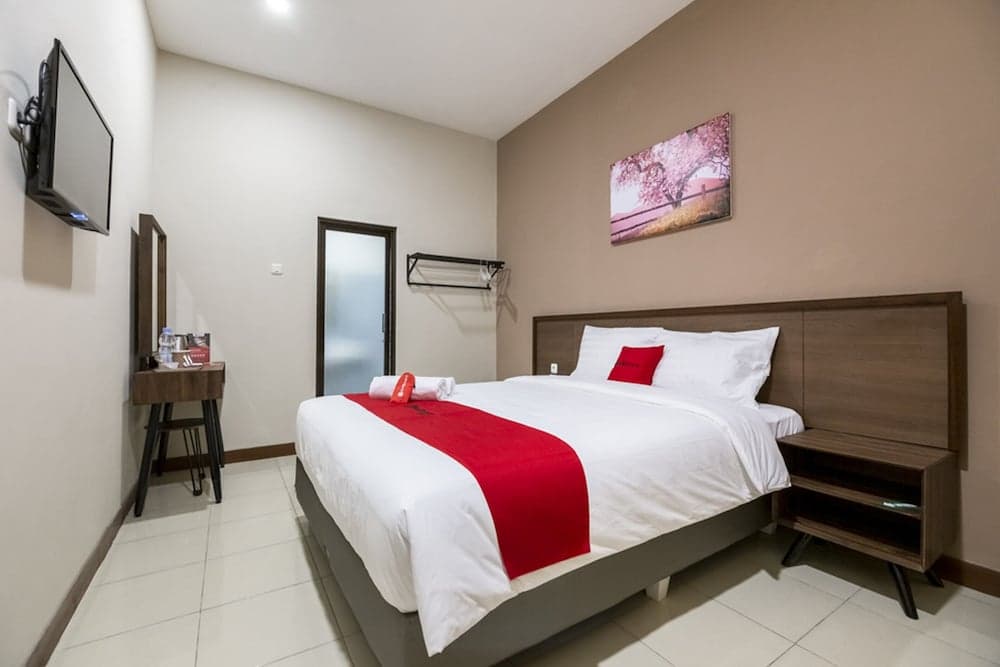 RedDoorz Plus near Ronggowarsito Museum Semarang