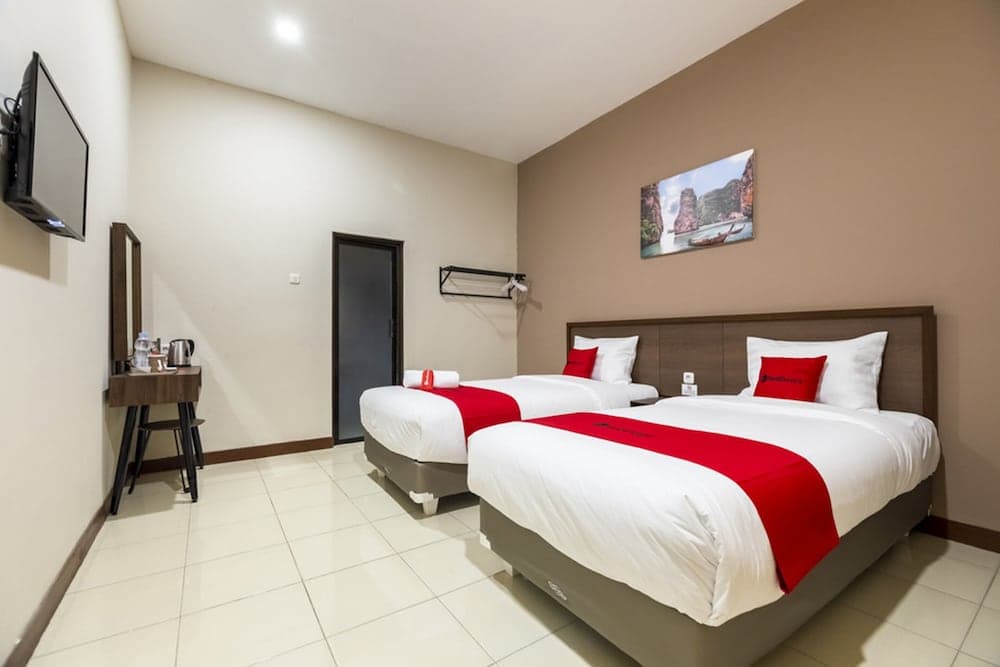 RedDoorz Plus near Ronggowarsito Museum Semarang