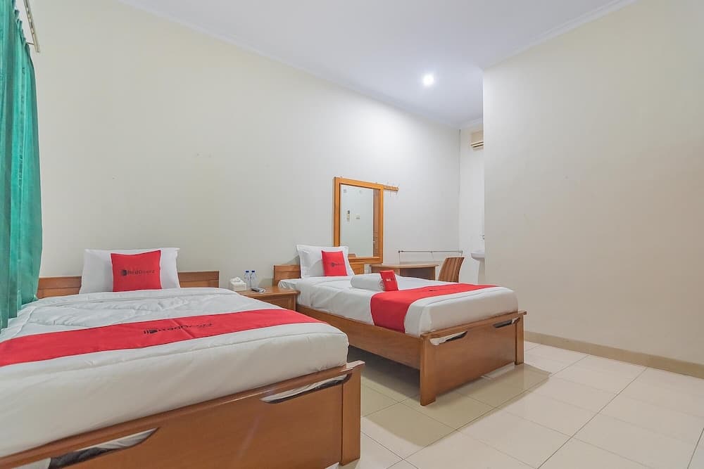 RedDoorz @ Pemuda Street Cirebon