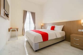 RedDoorz Plus Syariah @ Jalan Dr Sutomo Padang