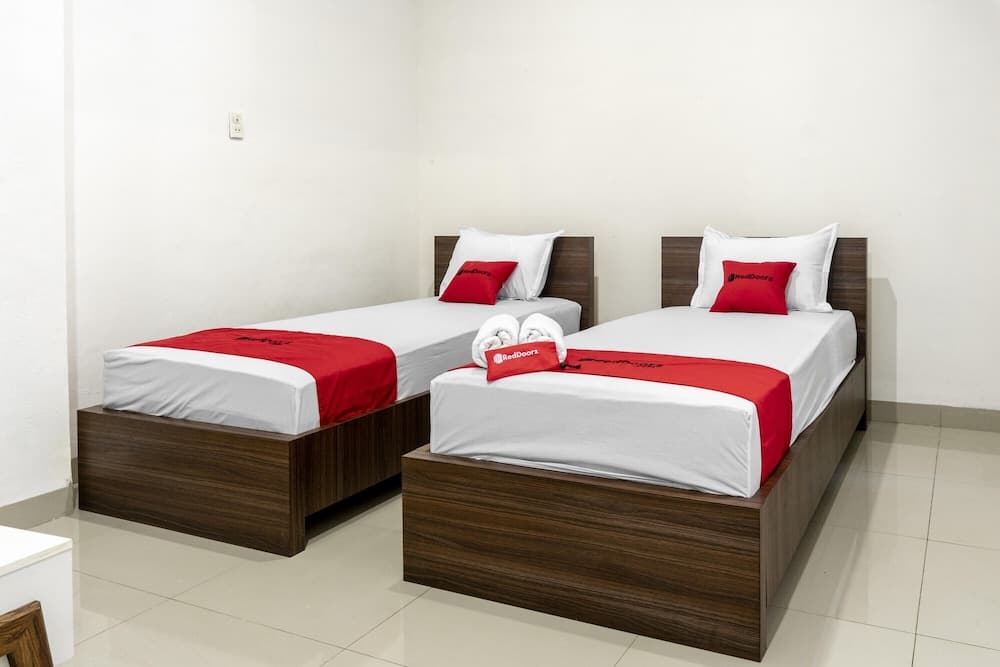 RedDoorz Syariah near Stadion Teladan Medan