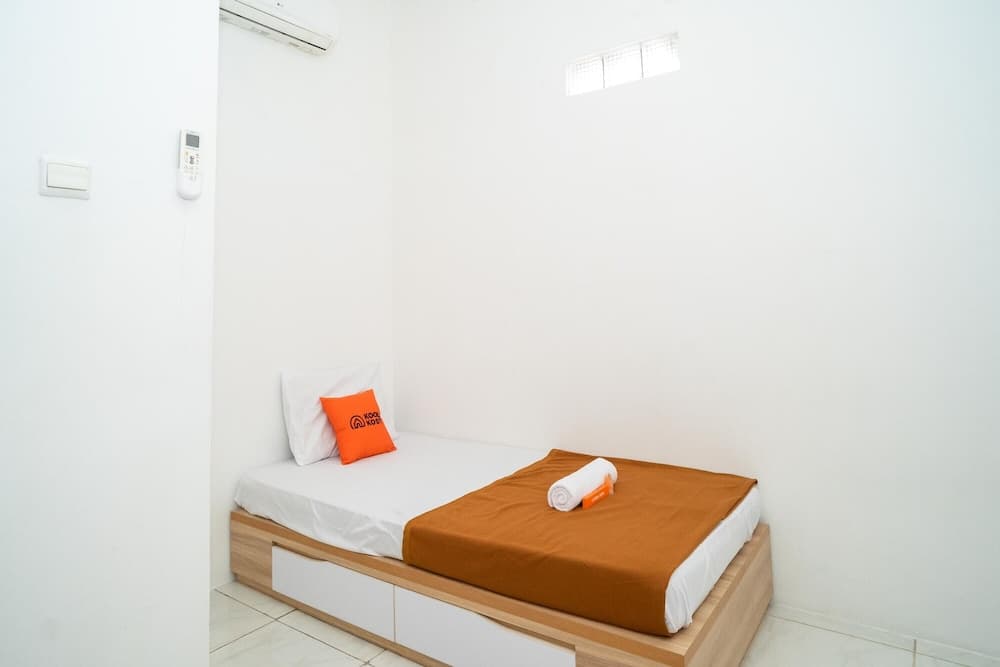 Koolkost near Universitas Pancasila