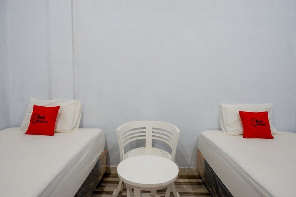 RedDoorz @ Jalan Adiyaksa Panakkukang