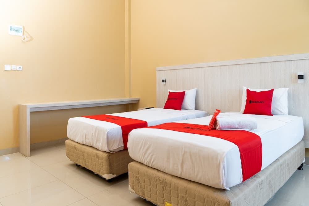 RedDoorz near Sultan Mahmud Badaruddin Airport Palembang