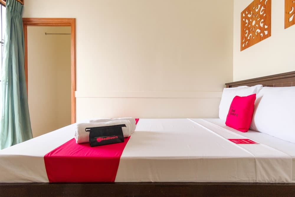 RedDoorz Plus near Johnson and Johnson Paranaque