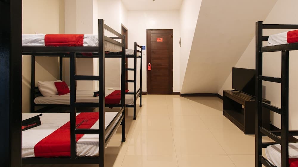 RedDoorz @ Golite Washington - Hostel