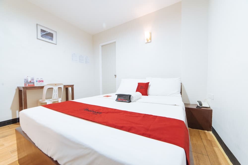 RedDoorz @ Rosario Street Bacolod