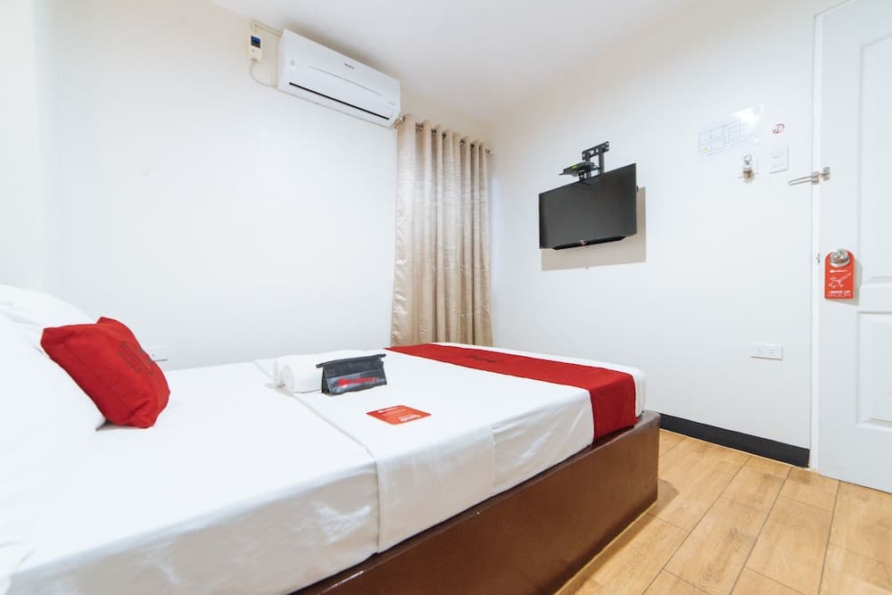 RedDoorz @ Rosario Street Bacolod