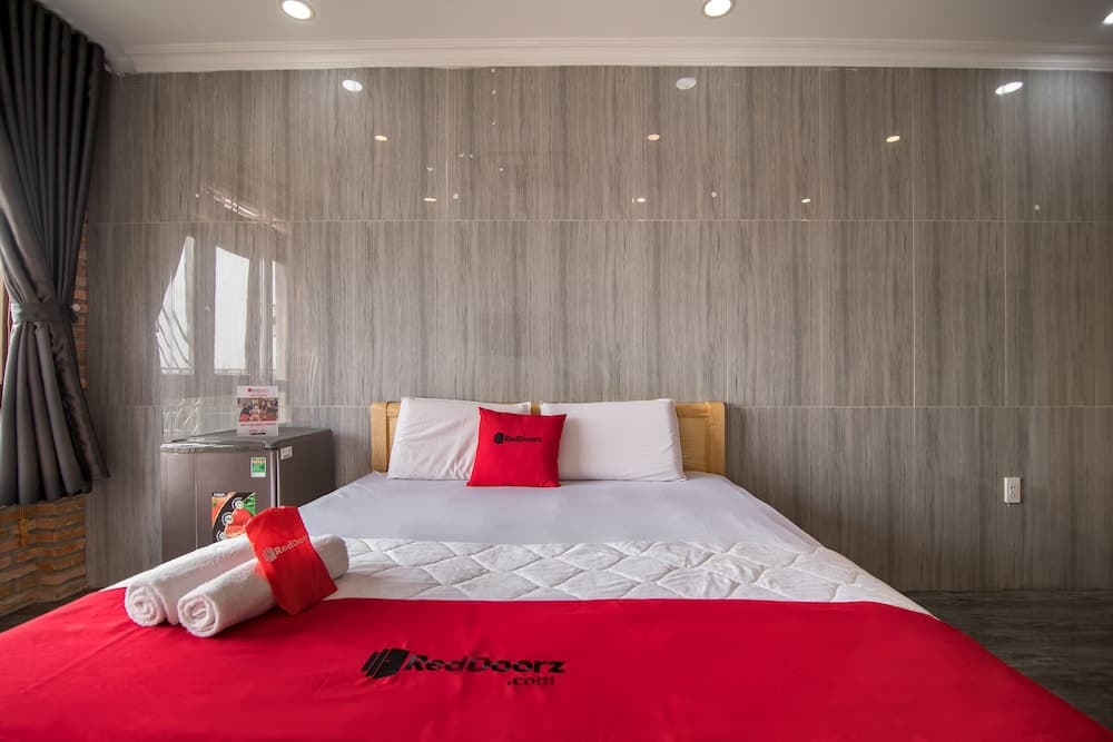 Reddoorz near Tan Son Nhat Golf 2