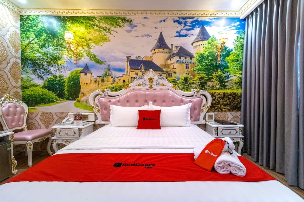 RedDoorz Premium @ Cao Thang Street