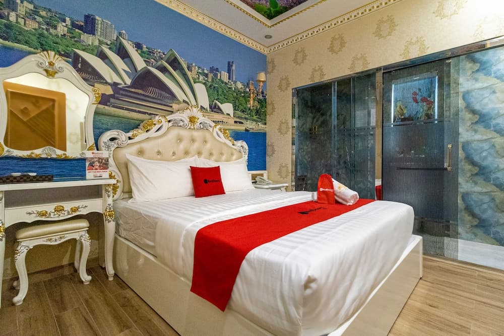 RedDoorz Premium @ Cao Thang Street