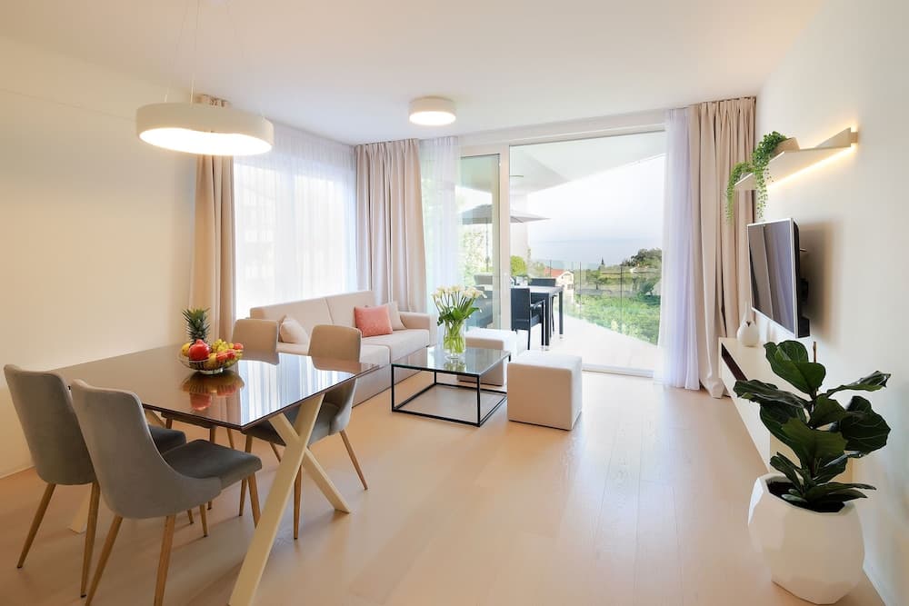 Modern apartment near the sea