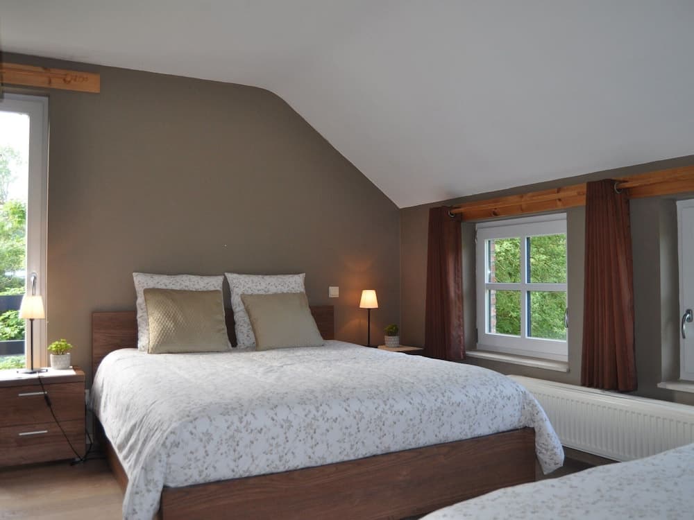 Elegant Villa in Bomal