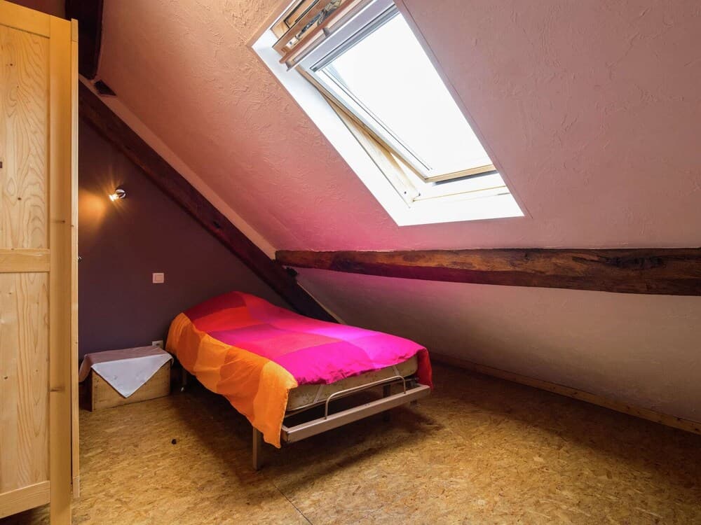 Pretty Cottage in Gimnee With Garden