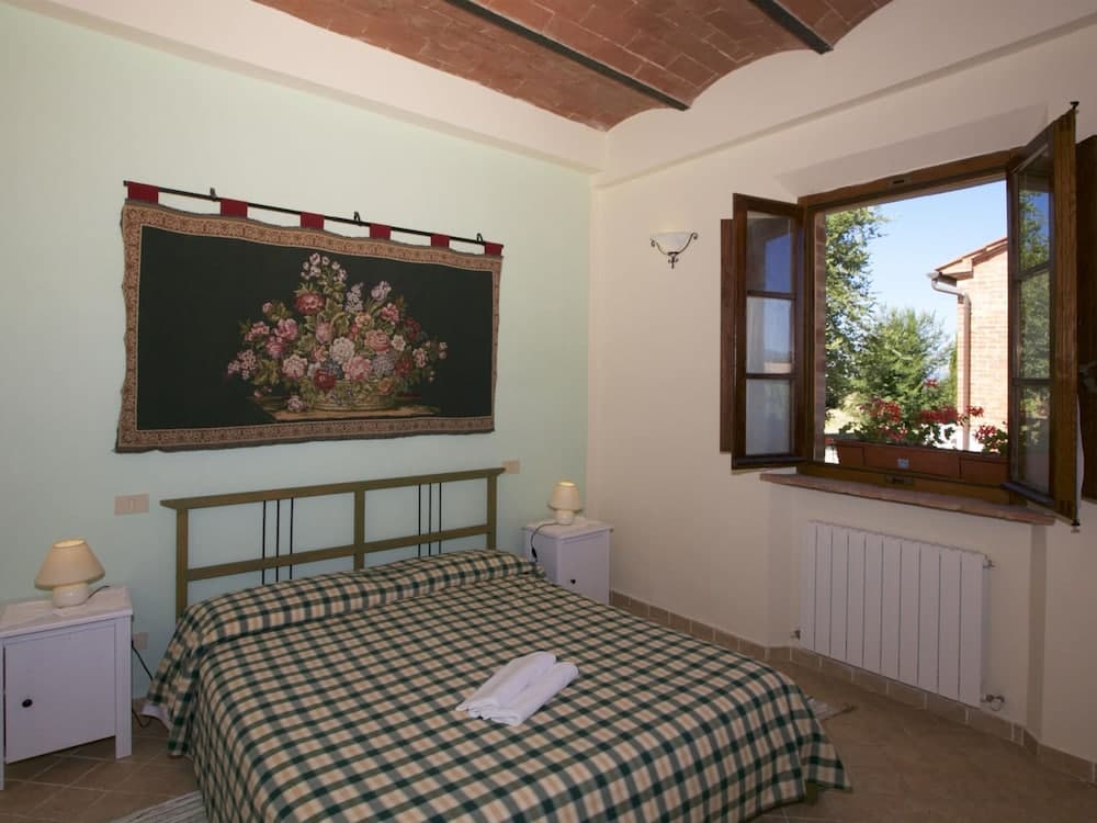 Rustic Escape With Pool