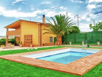 Wonderful Villa with Private Swimming Pool near Sea