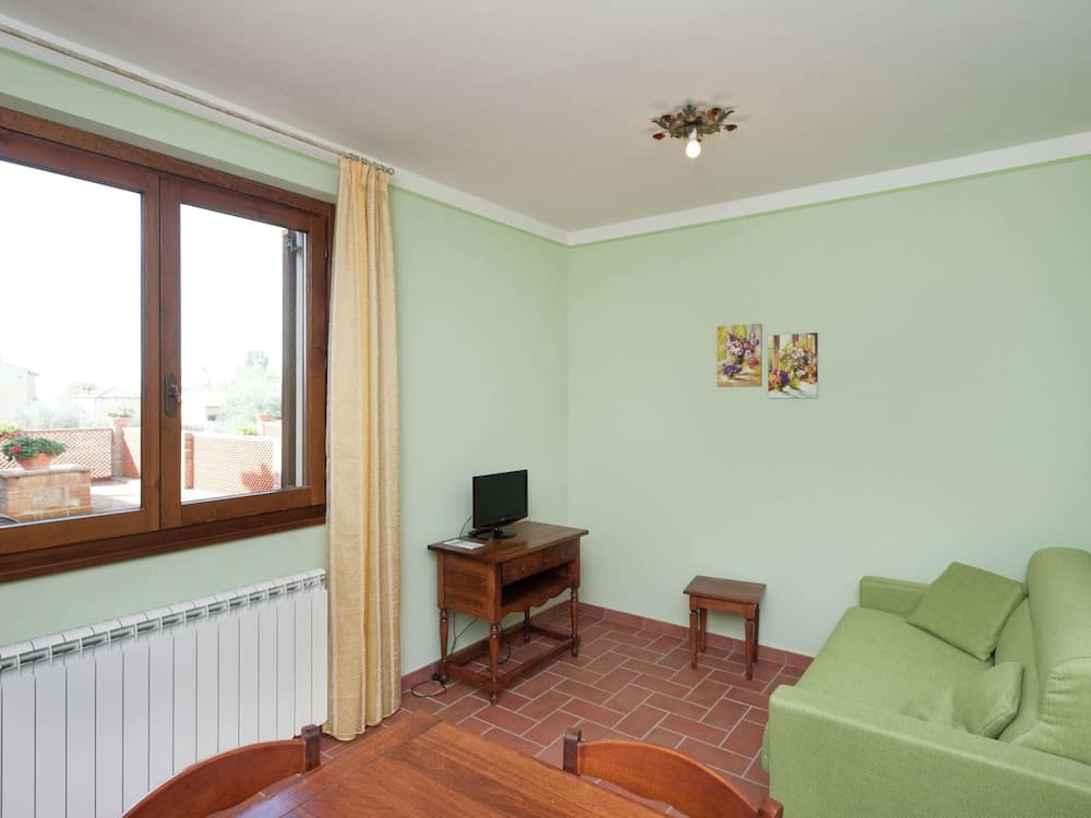 Apartment in Monte del Lago Near Lake Trasimeno