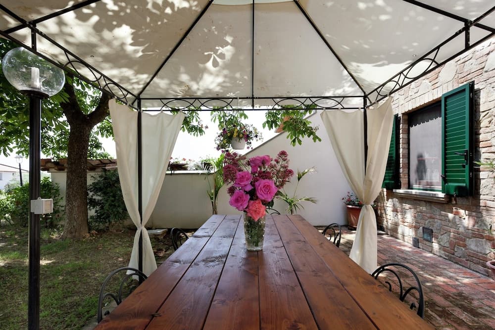 Modern Holiday Home With Pool