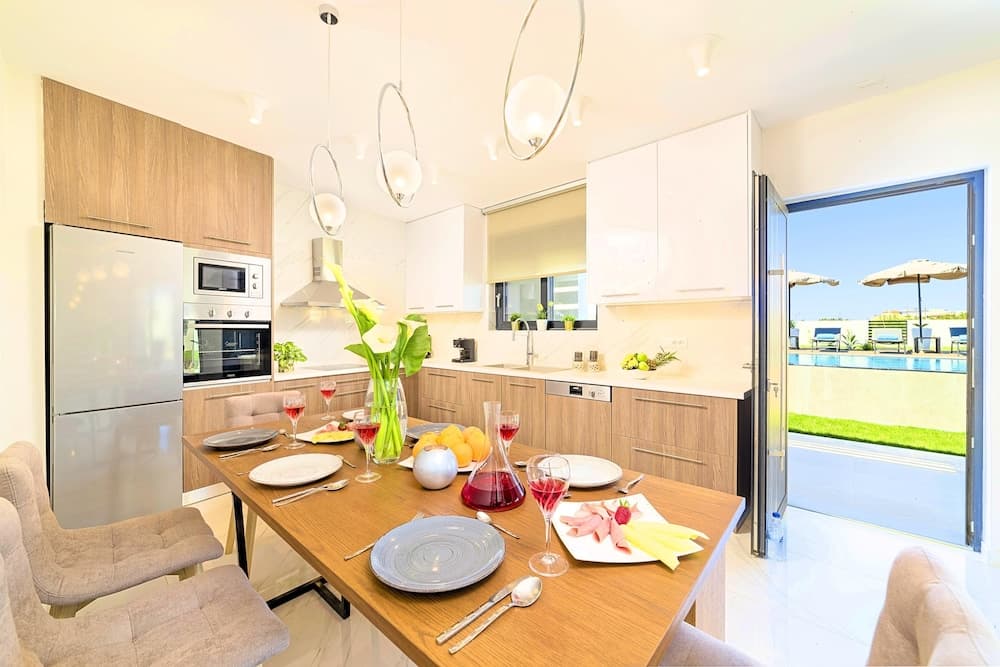 Villa Solaris Heated Pool & Hot Tub