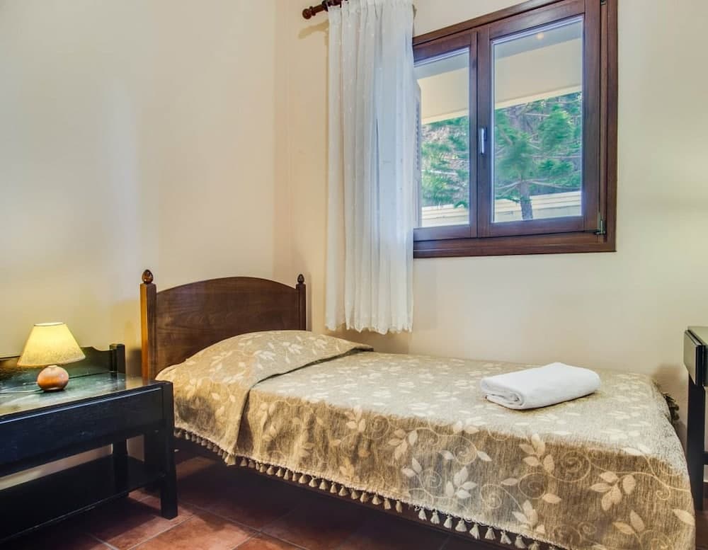 Villa in Crete With Private Pool & Views