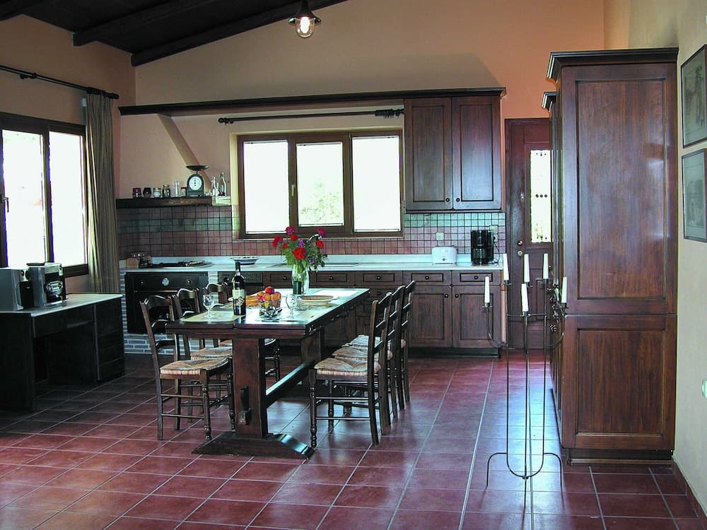 Villa in Crete With Private Pool & Views