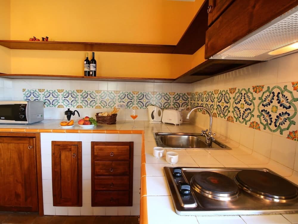 Rustic Getaway With Pool, Garden