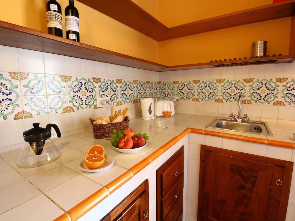 Rustic Getaway With Pool, Garden