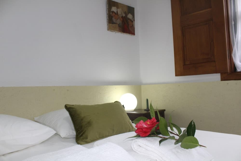 Cottage in Santa Comba With Pool