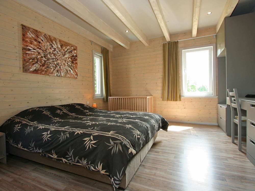 Luxurious Villa in Nadrin Belgium with Sauna & Hot Tub