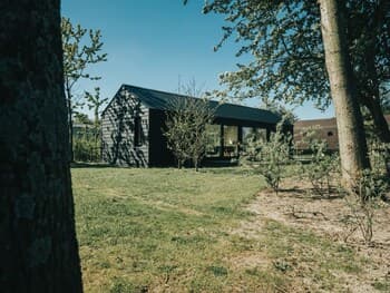 Specially Designed Chalet With Dishwasher, Near the sea