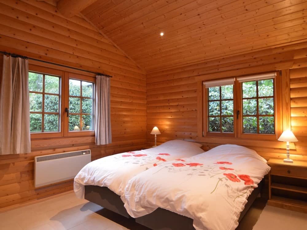 Stavelot Chalet With Garden